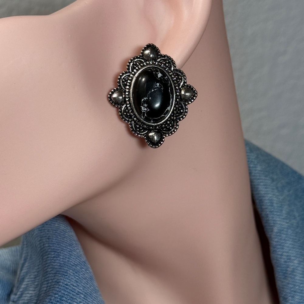⚜️ Vintage Black Ornate Stud Earrings | Gothic Style - Picture 5 of 8